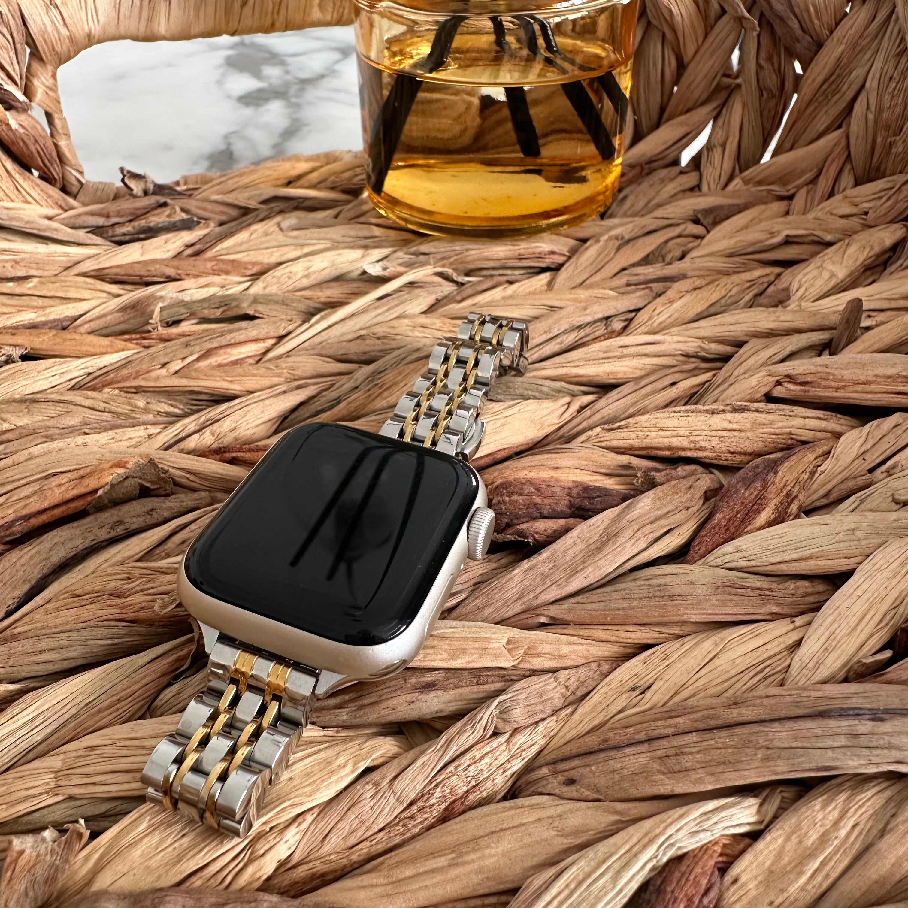 The Best Apple Watch Straps for Small Wrists (That Actually Look Luxury)